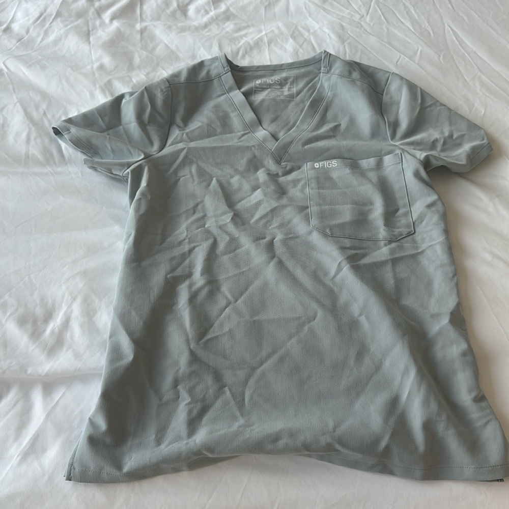 Womens figs one pocket scrub top size XS- color silver arrows